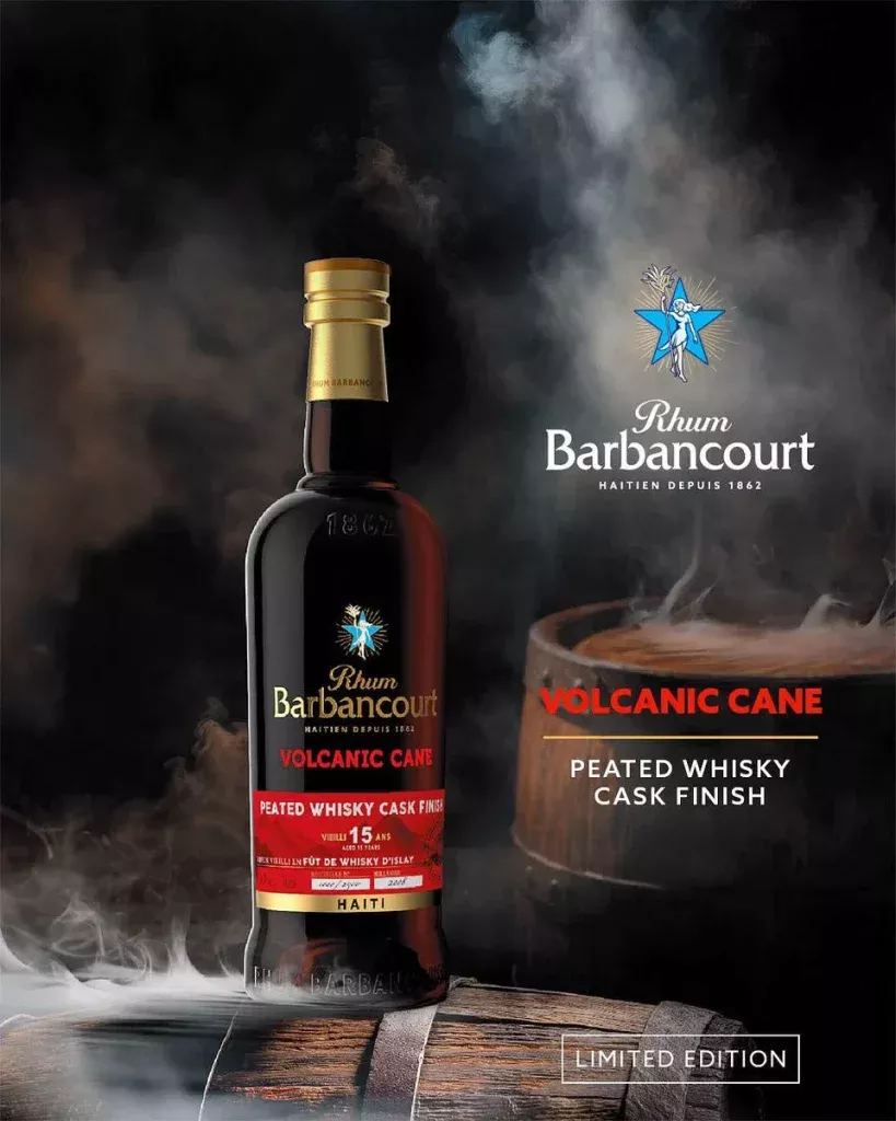 Visuel promotionnel du rhum Barbancourt Volcanic Cane, bouteille posée sur un fût dans un décor de fumée